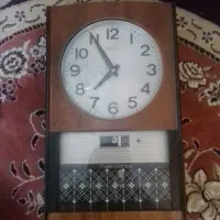 ساعت چوبی قدیمی