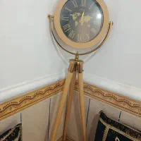 ساعت سه پایه ایستاده