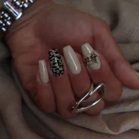 کاشت ناخن ترمیم ناخن تخصصی