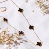 گردنبند و دستبند