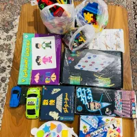 تعدادی بازی فکری و سازه های فلزی و پلاستیکی