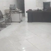 صندلی انتظار و میز مدیریتی