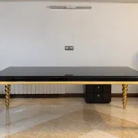 میز تنها