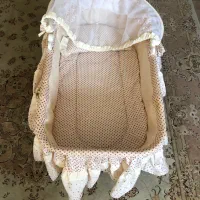 گهواره کنار مادر