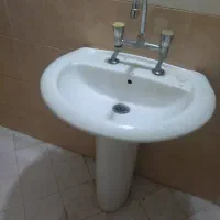 توالت فرنگی و روشویی و شیرآلات