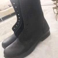 یک جفت پوتین سربازی