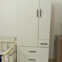 کمد دارای 3کشو و قفسه