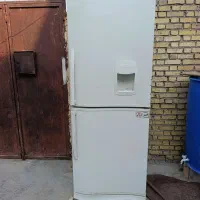 یک عدد یخچال بایک عدد اجاق گاز