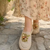 گیوه گلدوزی شده