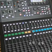 میکسر مایداس m32r live کم کارکرد در حد نو