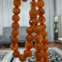 دوعدد تسبیح سندلوس و کهربا ناصر و یعقوب