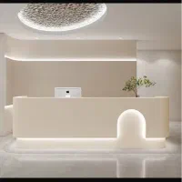 منشی سالن زیبایی