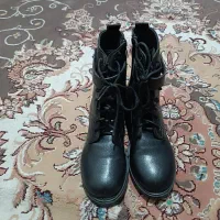 بوت زنانه.کوهچنار|کیف، کفش، کمربند|کوه چنار, |دیوار