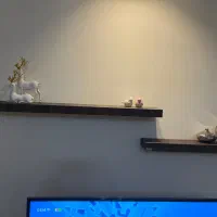 شلف دیواری با وسایل