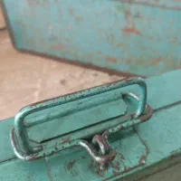 جعبه ابزار فلزی قدیمی آنتیک عتیقه|کلکسیون اشیاء عتیقه|چهاردانگه (تهران), |دیوار