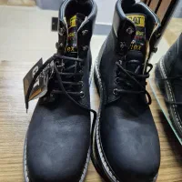 بوت کاترپیلار داخل خز چرم طبیعی گاو|کیف، کفش، کمربند|شاهین‌شهر, خانه کارگر|دیوار