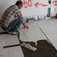 کاشیکار و رنگ آمیز و لوله کش هستم