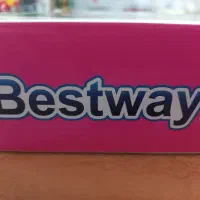 استخر خانگی نوجوان