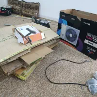 تعدادی کارتن و کاغذ برای اسباب کشی