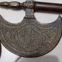 تبر برنجی|کلکسیون اشیاء عتیقه|اصفهان, حصه جنوبی|دیوار