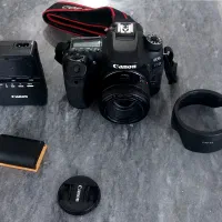 دوربین کنون80d با لنز 50 فیکسf1/8