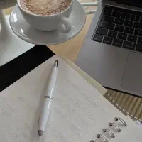 کارمند خانم بخش بسته بندی و ارسال