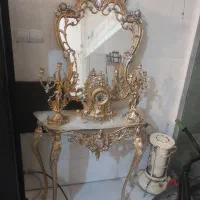 اینه و شمعدان فلزی