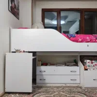 تخت با میز تحریر