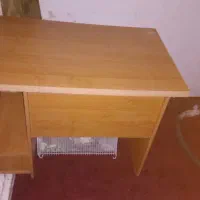 میز تحریر وکامپیوتر