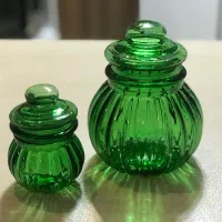 ظرف شیشه ای سبز