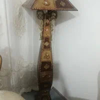 آباژور ایستاده