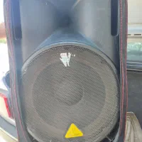 یک جفت باند بهرینگر 15 با صوت عالی