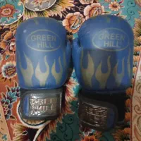 دستکش بوکس نو استفاده ای ازش نشده