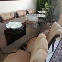 فرش و میز ناهار خوری