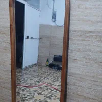 آینه قدی ، مینی پیکنیک ، و گوشی تلفن رومیزی