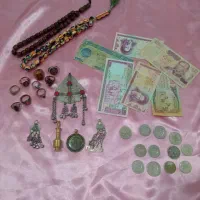 سکه، اسکناس، گردن آویز، انگشتر، کمربند افسری
