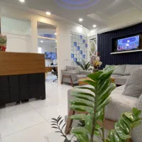 به یک خانم جهت دستیاری و منشی مطب دندانپزشکی