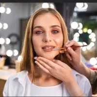 نیروی  کار خانم مسلط به کامپیوتر حقوق ۱۲