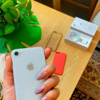آیفون 8 سفید 256 گیگ|موبایل|اصفهان, باغ زرشک|دیوار