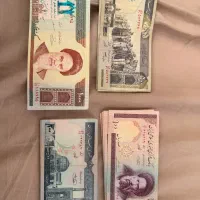 تعدادی پول کاغذی و سکه قدیم جمهوری اسلامی