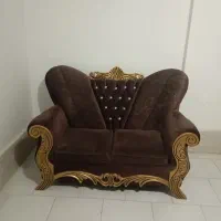 یک دست مبل به همراه میز عسلی