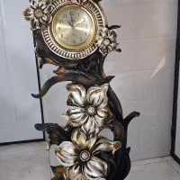 ساعت پایه دار