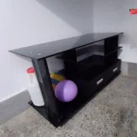 میز تلوزیون شیشه ای سالم و نو