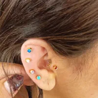 سوراخ کردن گوش و خالبرداری
