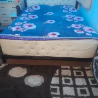 تختخواب دونفره با آینه وکشابش وی صندلی کنارش د
