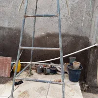 چهار پایه آهنی