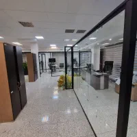 طراحی و اجرای تخصصی پارتیشن‌های شیشه‌ای فریم‌لس