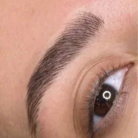 نیازمند مدل برای میکروبلیدینگ ابرو