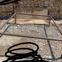 تخت فلزی