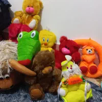 عروسک|اسباب‌بازی بچه|قم, باغ شریفی|دیوار